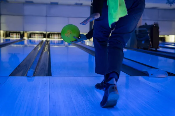 Einen Ball werfen — Stockfoto