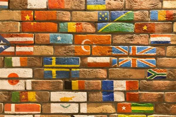 Muur met vlaggen — Stockfoto