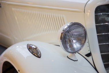 Klasik eski model araba