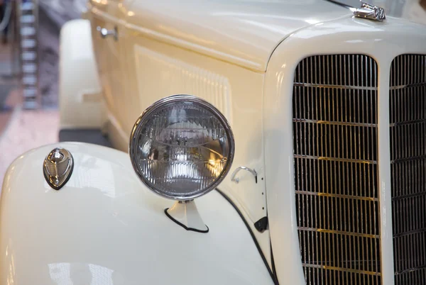 Clássico carro vintage — Fotografia de Stock