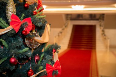 merdiven ile Noel ağacı