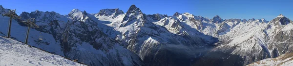 Panorama van de winterbergen — Stockfoto