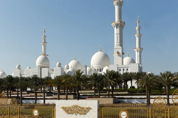 Abu Dabi 'deki Şeyh Zayed camii. — Stok fotoğraf