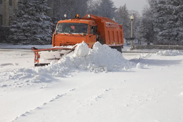 Aratro da neve al lavoro — Foto Stock