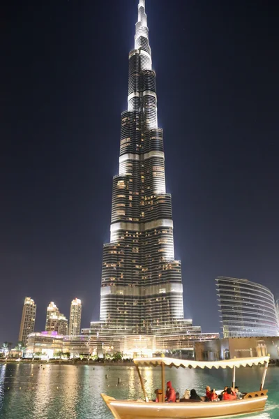 DUBAI, EMIRATOS ÁRABES UNIDOS - 20 DE ENERO: Tower Burj Khalifa —  Fotos de Stock