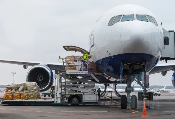 Loading cargo — Stock Photo, Image