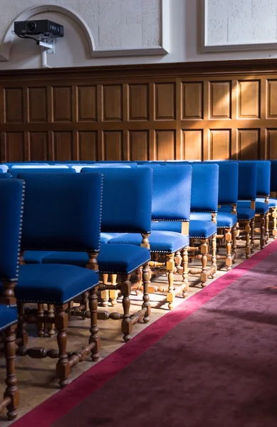 Hall wih blauwe zetels — Stockfoto