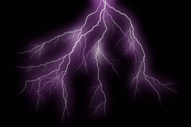 Siyah arka planda yıldırımlar izole edilmiş. Yıldırım elektrik çarpması. Gök gürültülü ve şimşek