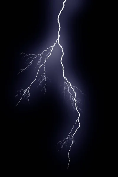 Bliksemschichten geïsoleerd op zwarte achtergrond. Een blikseminslag. Onweer en bliksem — Stockfoto