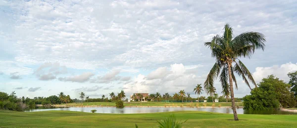 Terrain de golf Kukulcan Blvd à Cancun, Mexique. Jeu de luxe resort — Photo