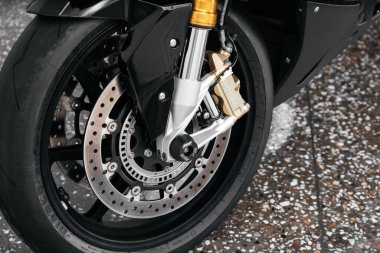 STAVROPOL, RUSSIA - 28 Mayıs 2020: BMW siyah spor bisikleti. Rusya 'nın Stavropol şehrinde modern güçlü motosiklet