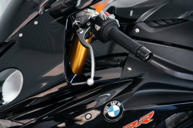 STAVROPOL, RUSSIA - 28 Mayıs 2020: BMW siyah spor bisikleti. Rusya 'nın Stavropol şehrinde modern güçlü motosiklet