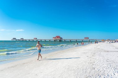 Clearwater Plajı, Florida, ABD - 17 Eylül 2019: Florida 'da güzel beyaz kumları olan Clearwater Plajı