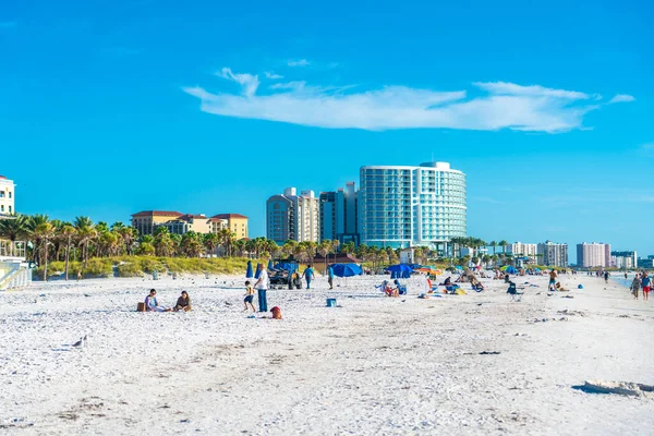 미국 플로리다주 클리어워터 해변, 2019 년 9 월 17 일: 미국 플로리다의 아름다운 백 사 장을 갖춘 해수욕장 — 스톡 사진