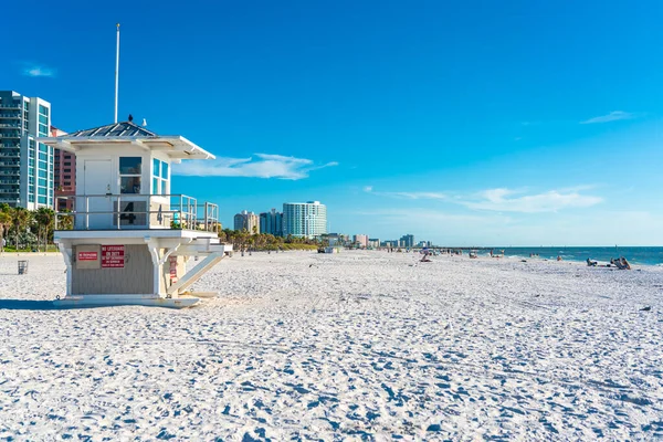 미국 플로리다주에 있는 아름다운 흰 모래로 물바다를 만드는 해변 — 스톡 사진