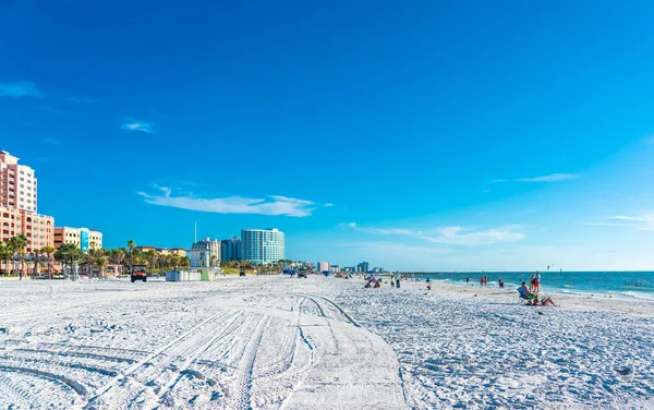 미국 플로리다주에 있는 아름다운 흰 모래로 물바다를 만드는 해변 — 스톡 사진