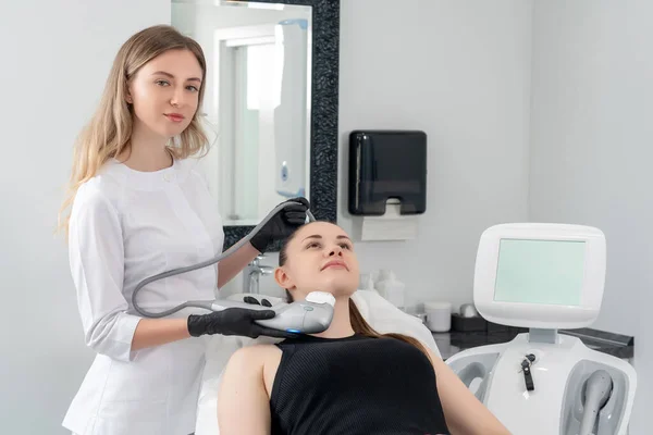 Young woman receiving laser treatment in cosmetology clinic — Stock Photo, Image