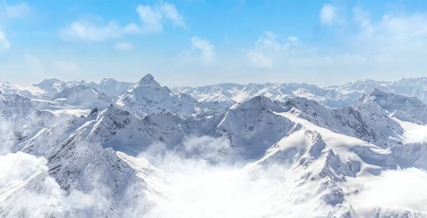 俄罗斯Elbrus山高加索地区冬季蓝天山全景 — 图库照片