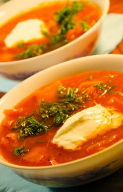 İki kase borsch köşegen