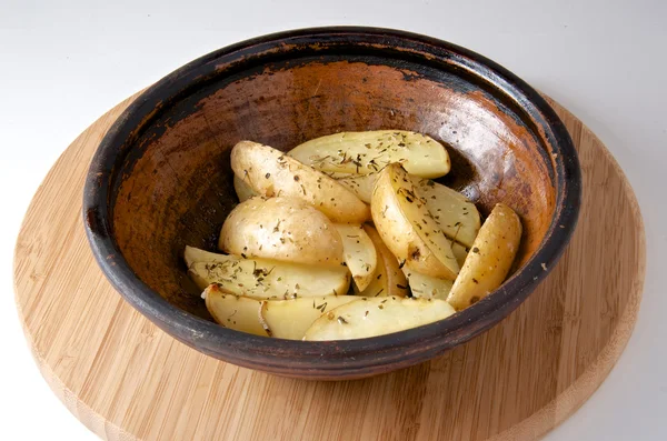 Печь печеная картофель с розмарином — стоковое фото