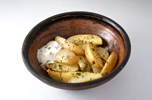 Печь печеная картофель с розмарином — стоковое фото