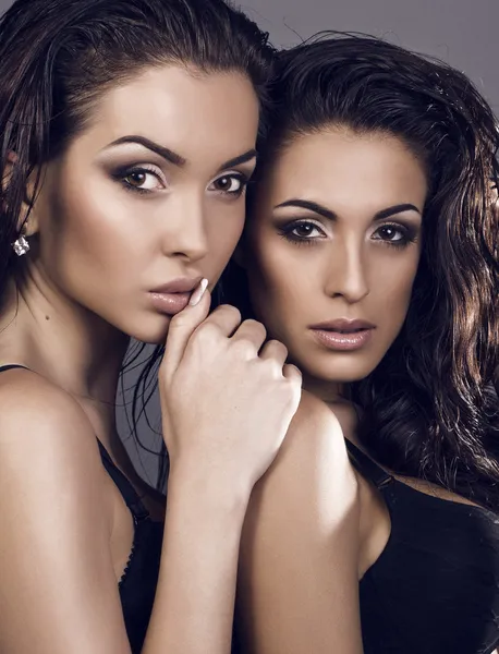 Twee sexy meisjes — Stockfoto