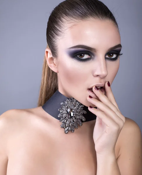 Beautiful model with smokey eyes make up — Stock Photo, Image