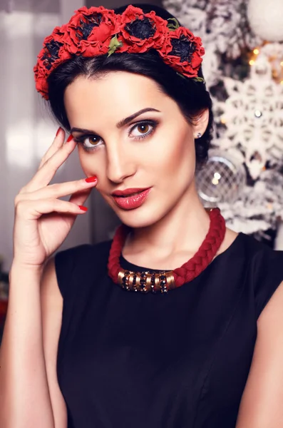 Beautiful girl with black hair in handmade headband — Stock Photo, Image