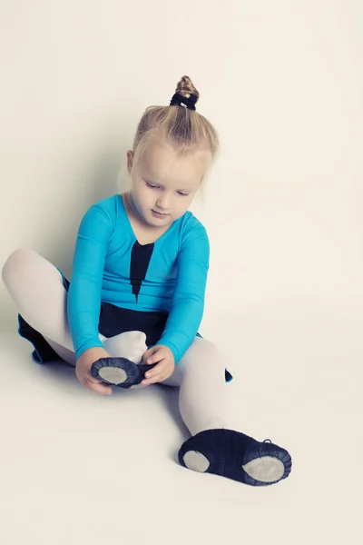 Liten söt ballerina flicka — Stockfoto