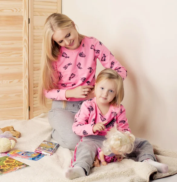 Adorable cute little girl with her beautiful mother — Stock Photo, Image