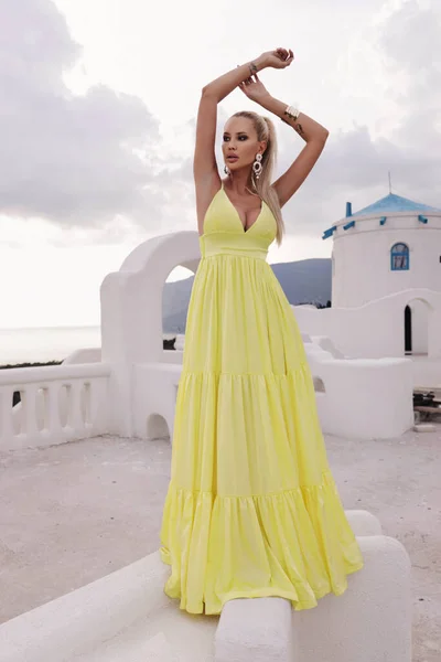 Fashion Outdoor Photo Beautiful Sexy Woman Blond Hair Luxurious Dress — Stock Photo, Image