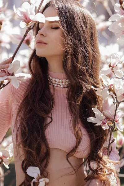 Moda Foto Livre Mulher Bonita Com Cabelo Escuro Roupas Elegantes — Fotografia de Stock