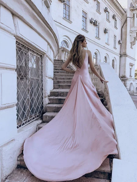 Foto Aire Libre Moda Mujer Hermosa Con Pelo Rubio Vestido —  Fotos de Stock