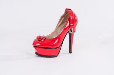 Kırmızı ayakkabılar