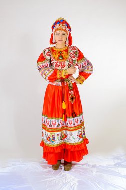 Kız ulusal kostüm