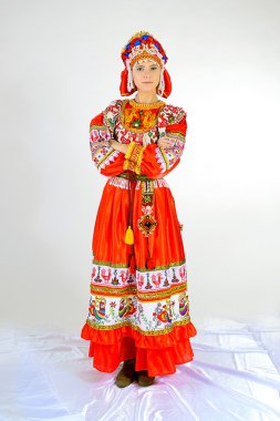 Kız ulusal kostüm