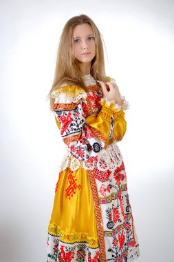 Kız ulusal kostüm