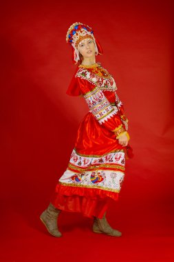 Kız ulusal kostüm