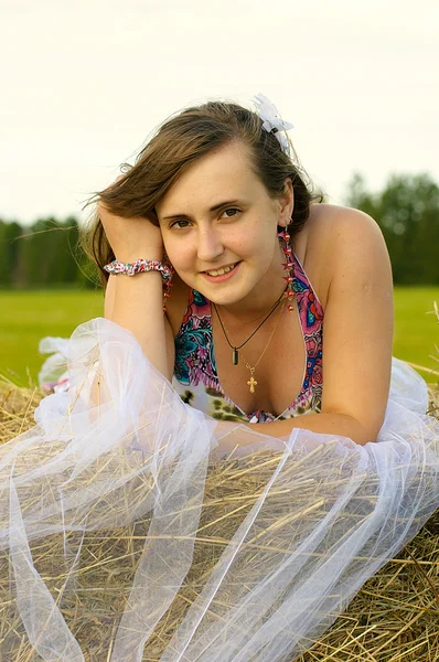 Girl in a field — Stock Photo, Image