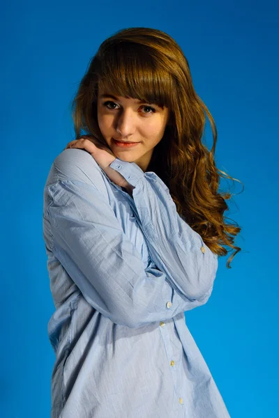 Girl on a blue background — Stock Photo, Image