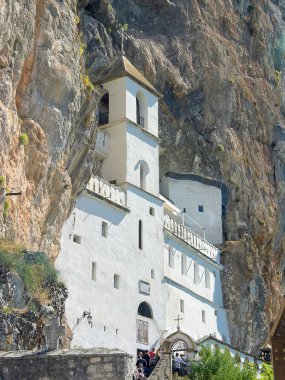 Ostrog Manastırı