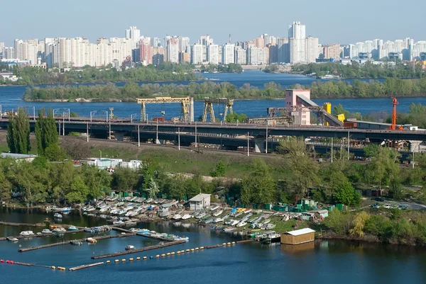 Kiev panorama con ponte in costruzione — Foto Stock