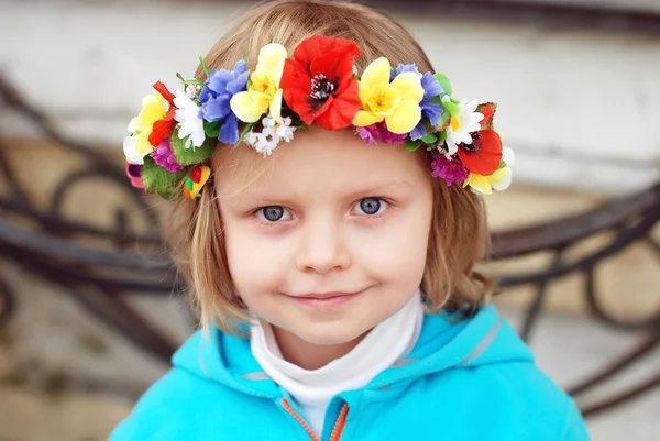 Kız, Ukrayna çelenk — Stok fotoğraf