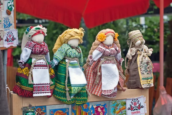 Une série de poupées folkloriques ukrainiennes, motankas — Photo