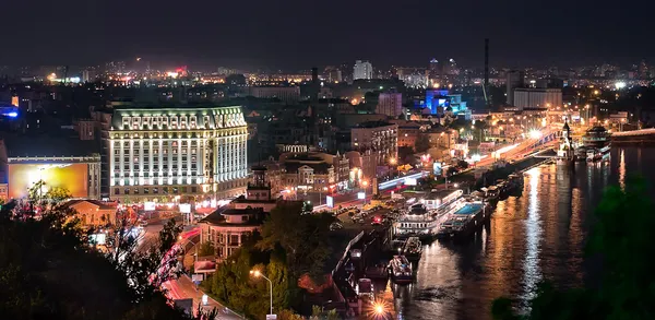 Nacht kiev, Oekraïne — Stockfoto