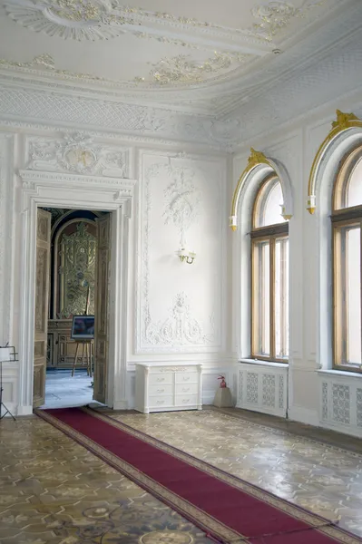 Biała sala Domu Czekolady w Kijowie Ukraina — Zdjęcie stockowe