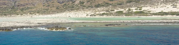 The underwater cliff closes the Balos lagoon — Stock Photo, Image