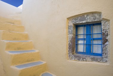 pencere ve merdiven santorini geleneksel Terrace, Yunanistan