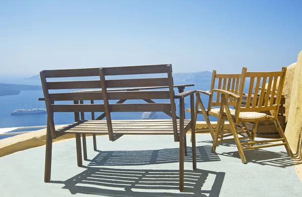 Sillas y mesa en la terraza — Foto de Stock