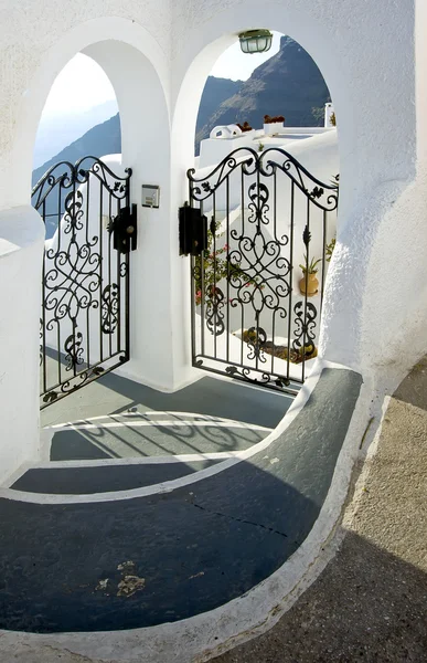 El camino hacia abajo en Santorini, Grecia — Foto de Stock